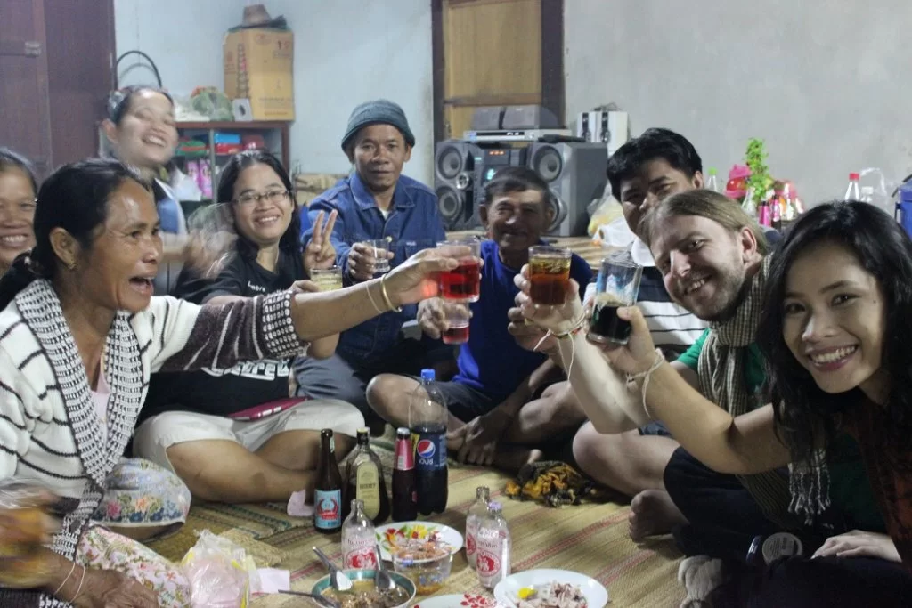 035 new year party03.webp