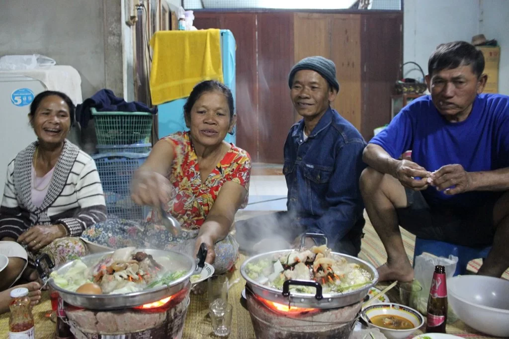 043 new year party09.webp