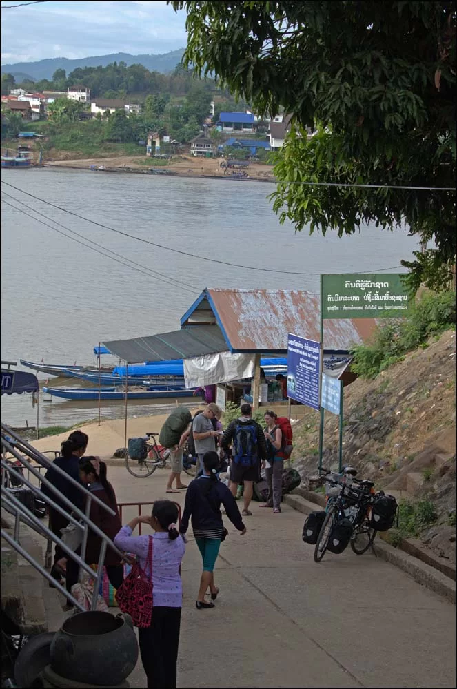 11-1725 Mot gränsöverfarten.webp