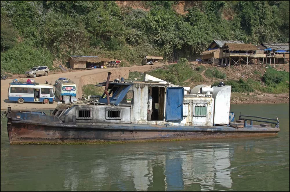 11-2267 Färjeläget Muang Khua.webp