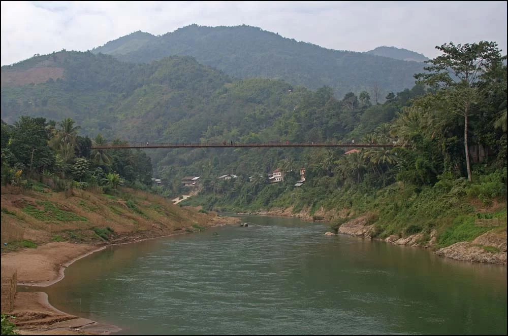 11-2330 Hängbron över Nam Phak.webp