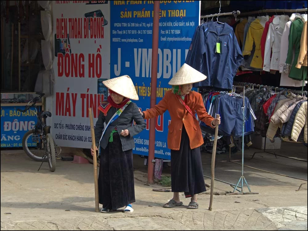 12-1806 Två gamla kvinnor SOL.webp