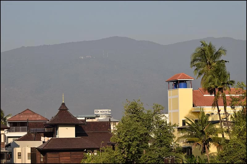 15-0463 Morgon över Doi Suthep CHM.webp