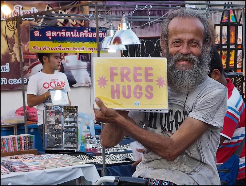 15-1560 Free hugs.webp