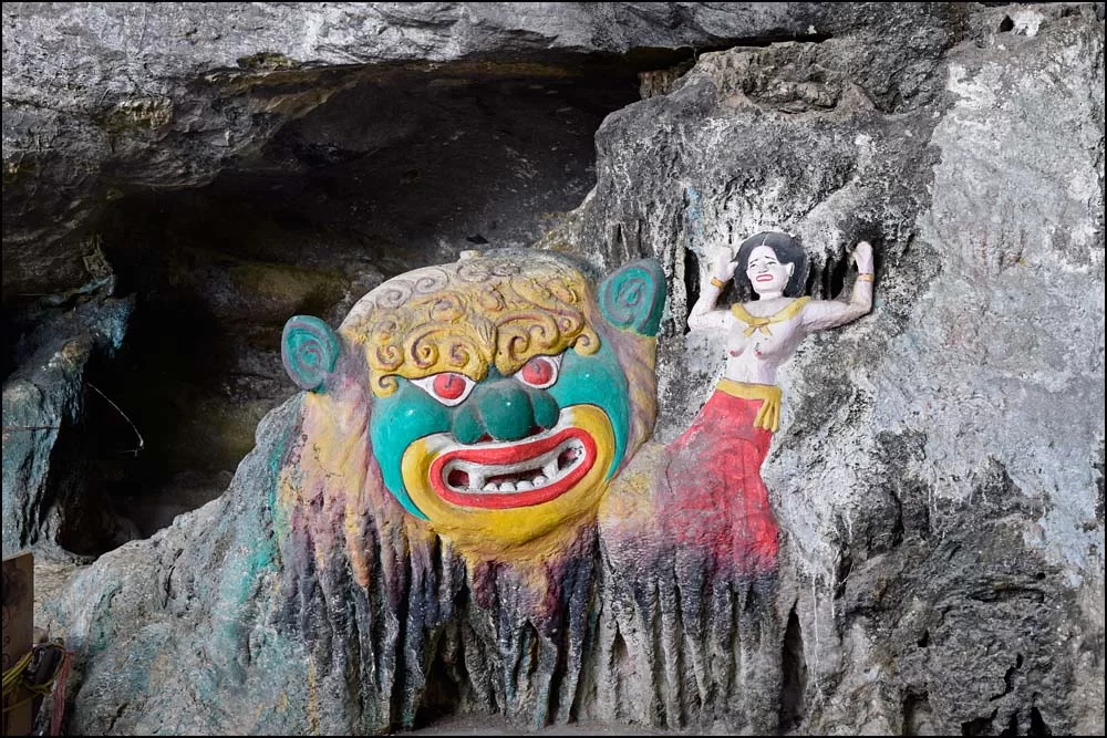 17-0441 Dekorationer vid Tham Talod NST.webp