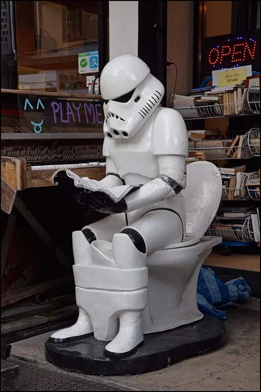 17-1691 Star Wars-krigare på toa CHM.webp