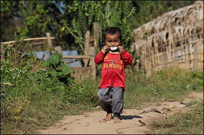 18-0204 Liten kille äter glass LNT.webp