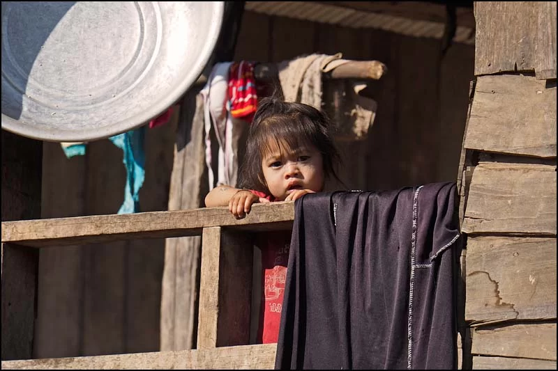 18-0216 Blyg liten tjej LNT.webp