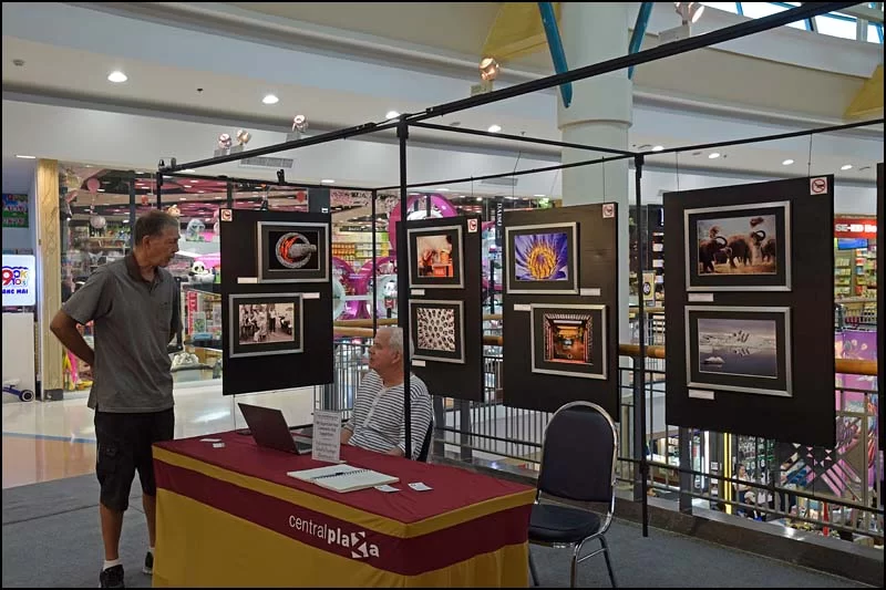 18-0256 Göte på fotoutställning CHM.webp