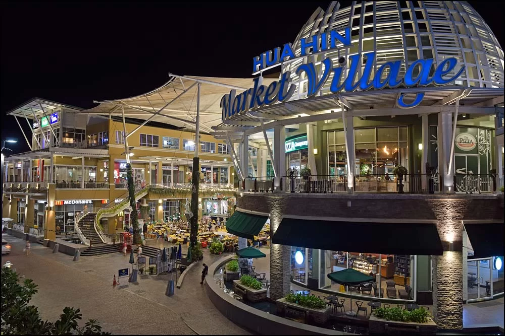 18-1574 Market Village, kväll PKK.webp