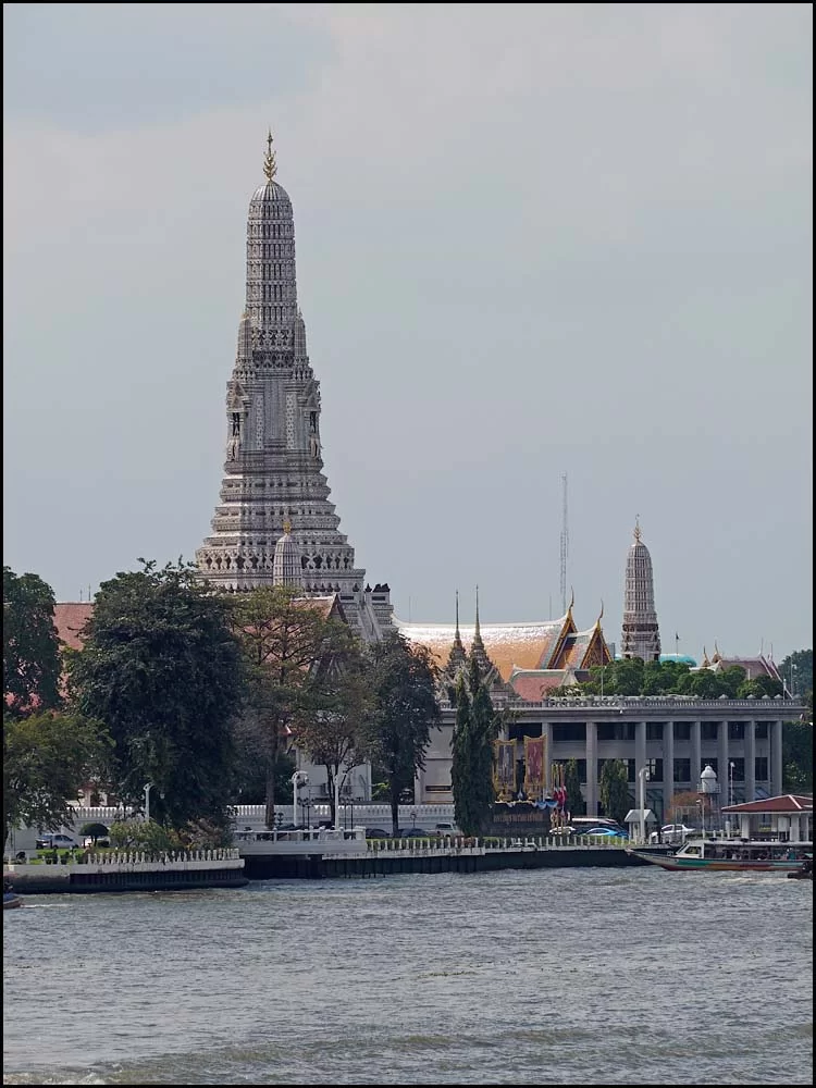 18-1652 Wat Arun från Memorial bridge BKK.webp