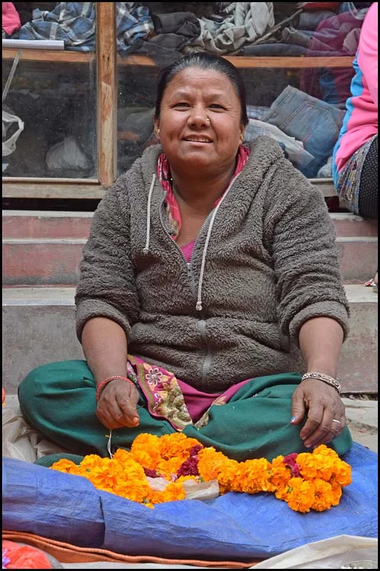 18-2092 Kvinna trär girlanger KTM.webp