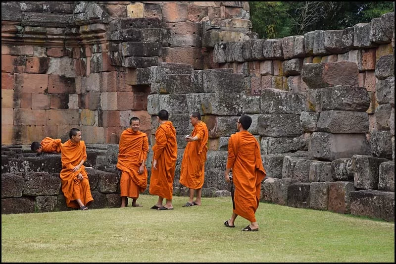 18-2321 Besökande munkar BUR.webp