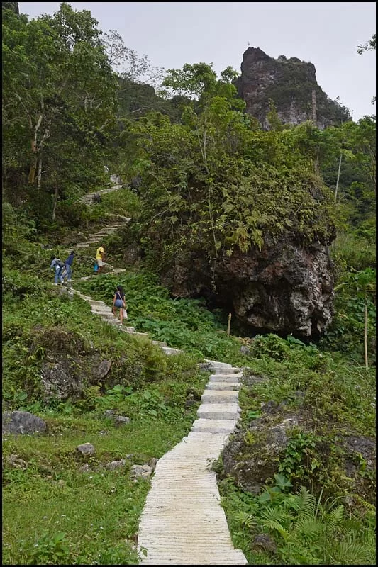 18-2426 Leden till Kandungaw Peak CEB.webp