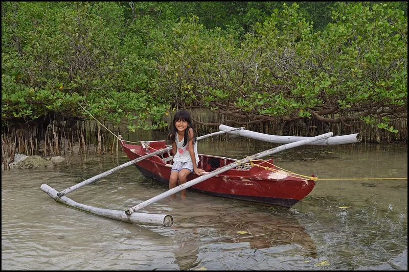 19-0030 Nicole vid båt CEB.webp