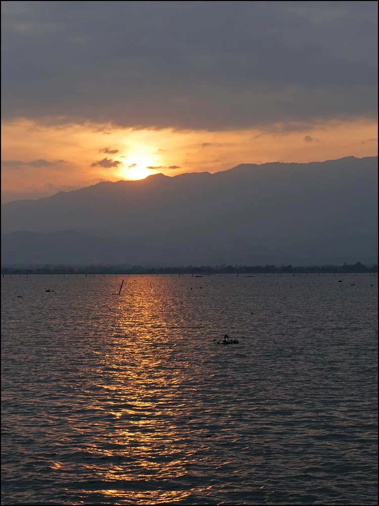 22-1468 Solnedgång, Kwan Phayao.webp