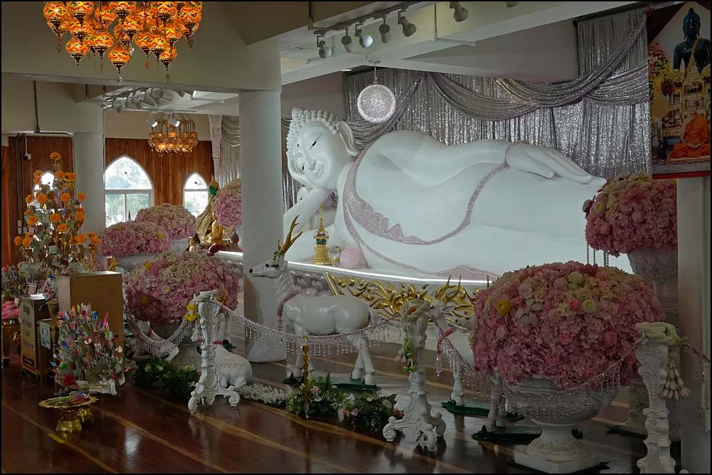 23-0038 Liggande Buddha, Wat Phrathat Pha Sorn Kaew PBU.webp