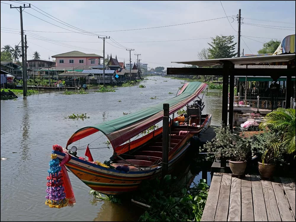 23-0379 Båt på floden vid Mont du klong café BKK.webp