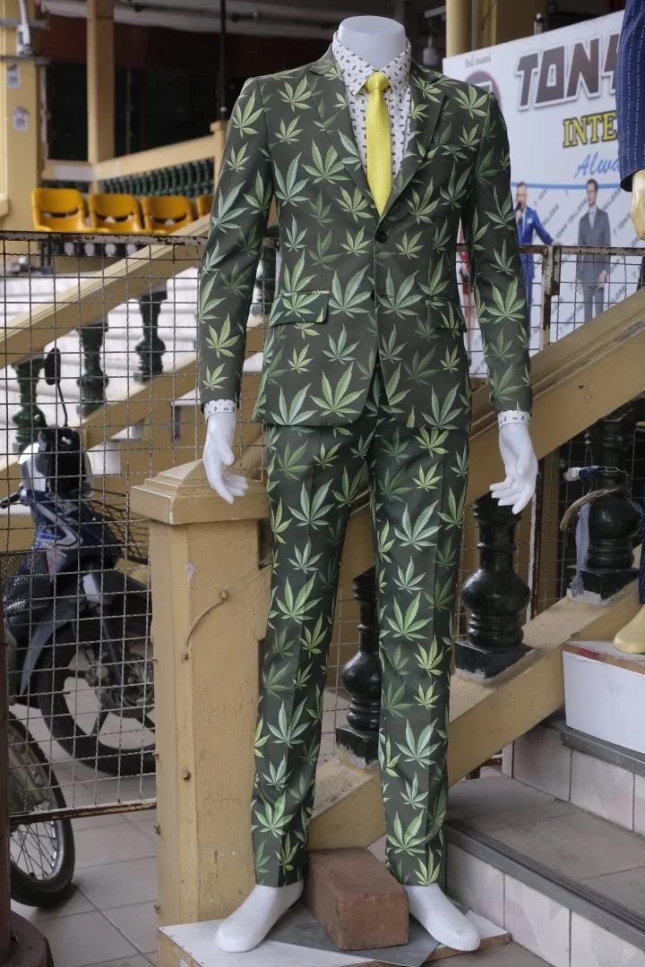 23-1067 Cannabiskostym, nattmarknaden CHM.webp