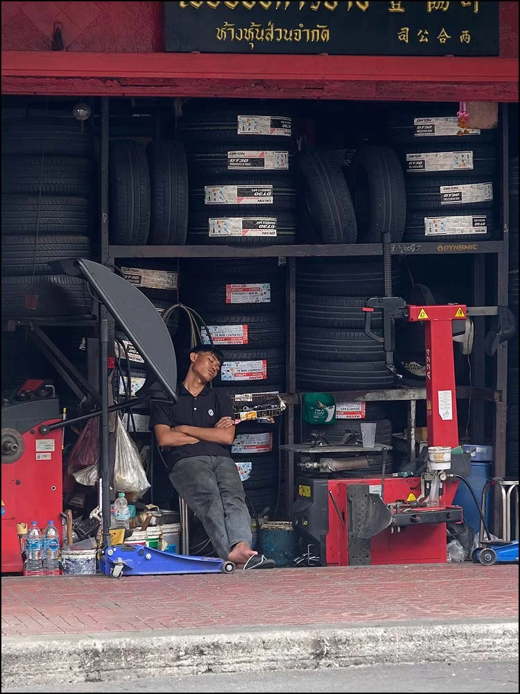 23-1177 Siesta på jobbet, Chinatown BKK.webp