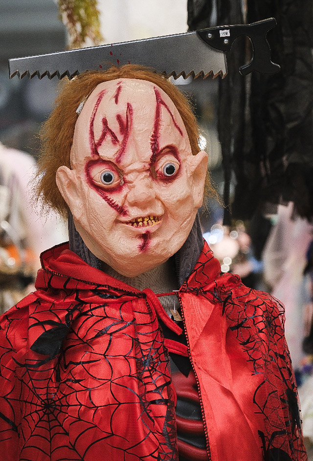 24-1126 Halloweenfigur, Market Village.jpg