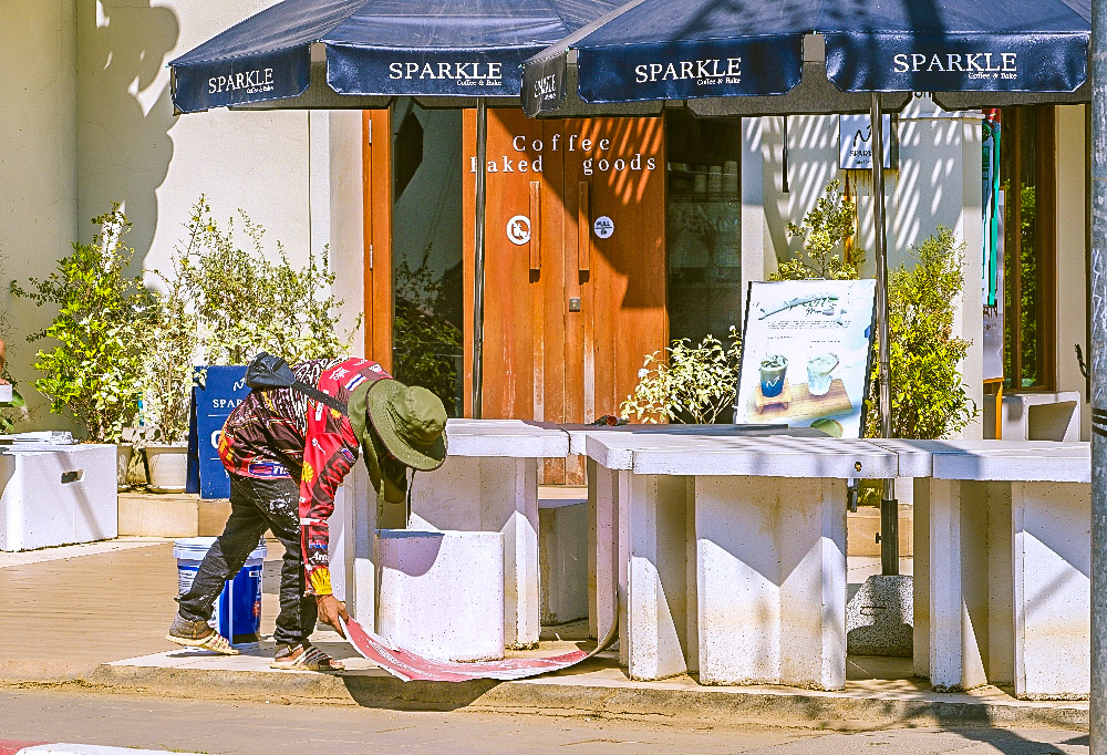 24-1129 Målning efter översvämningen, Tapae Rd CHM.jpg