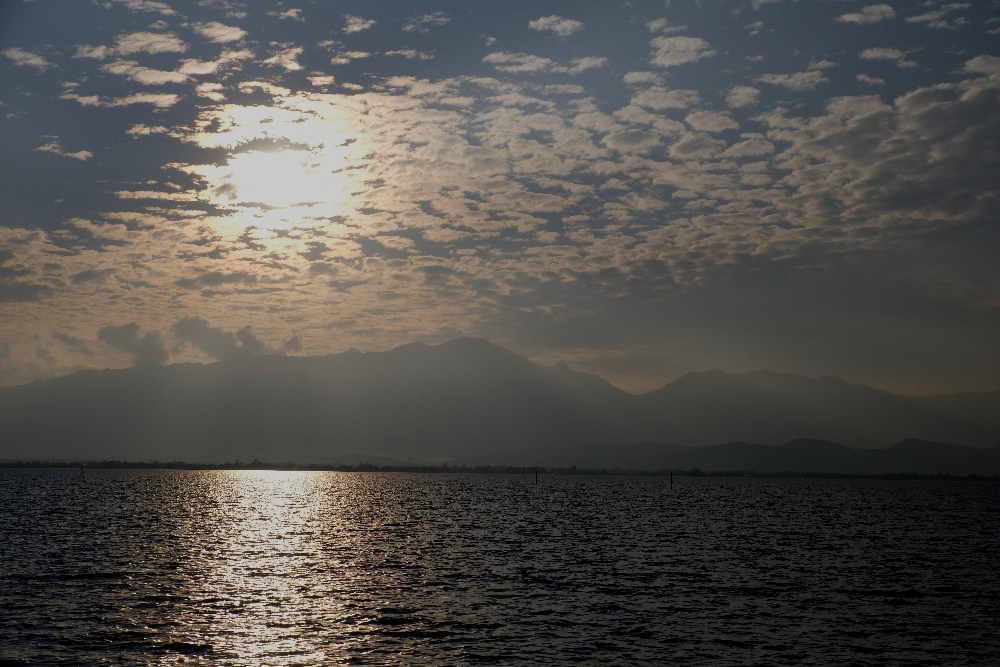 24-1196 Kväll vid Kwan Phayao.JPG