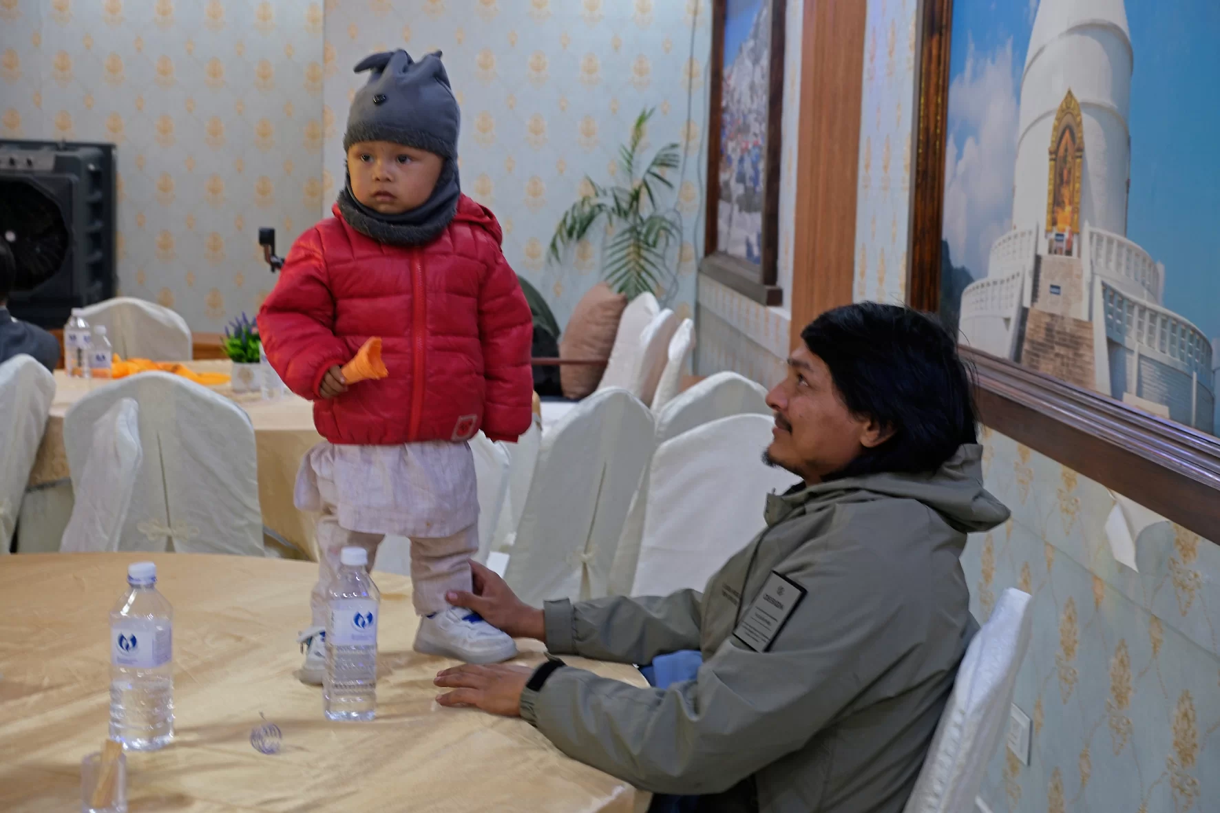 25-1186 Barn på bordet.webp