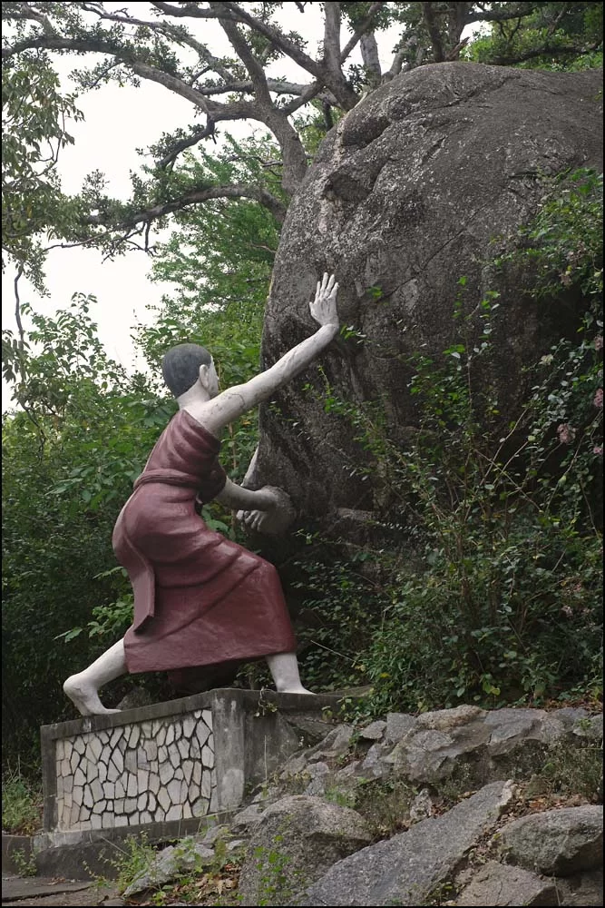 25-1219 Skulptur vid Wat Khao Takiap PKK.webp