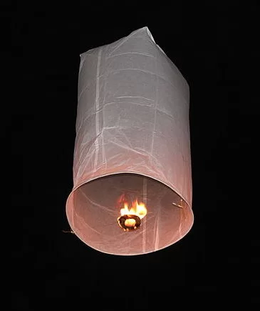 800px-Sky_lantern_-_Bun_Vat_Phu_2012.webp