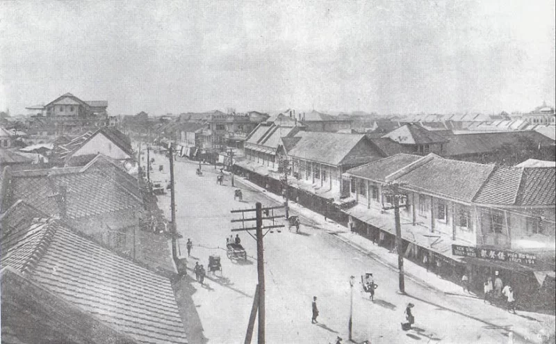 Bangkok Yaowaraj Road at Chloem Buri Intersection.webp