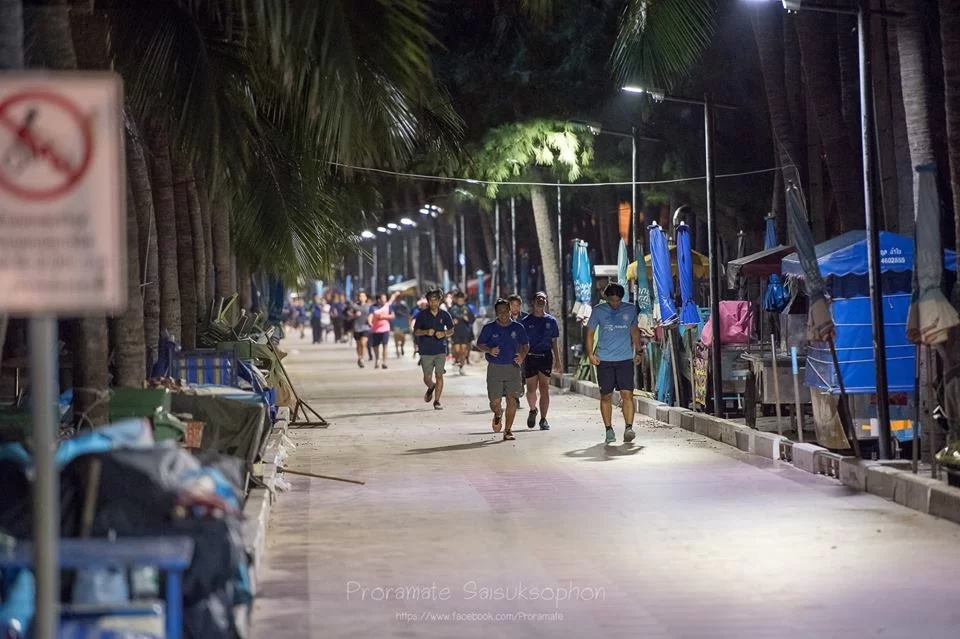 Bangsaen beach morgon trim.webp