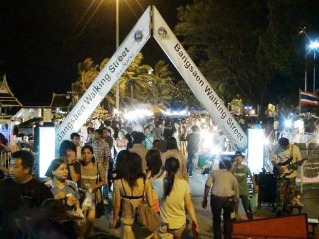 Bangsaen-Walking-Street09.webp