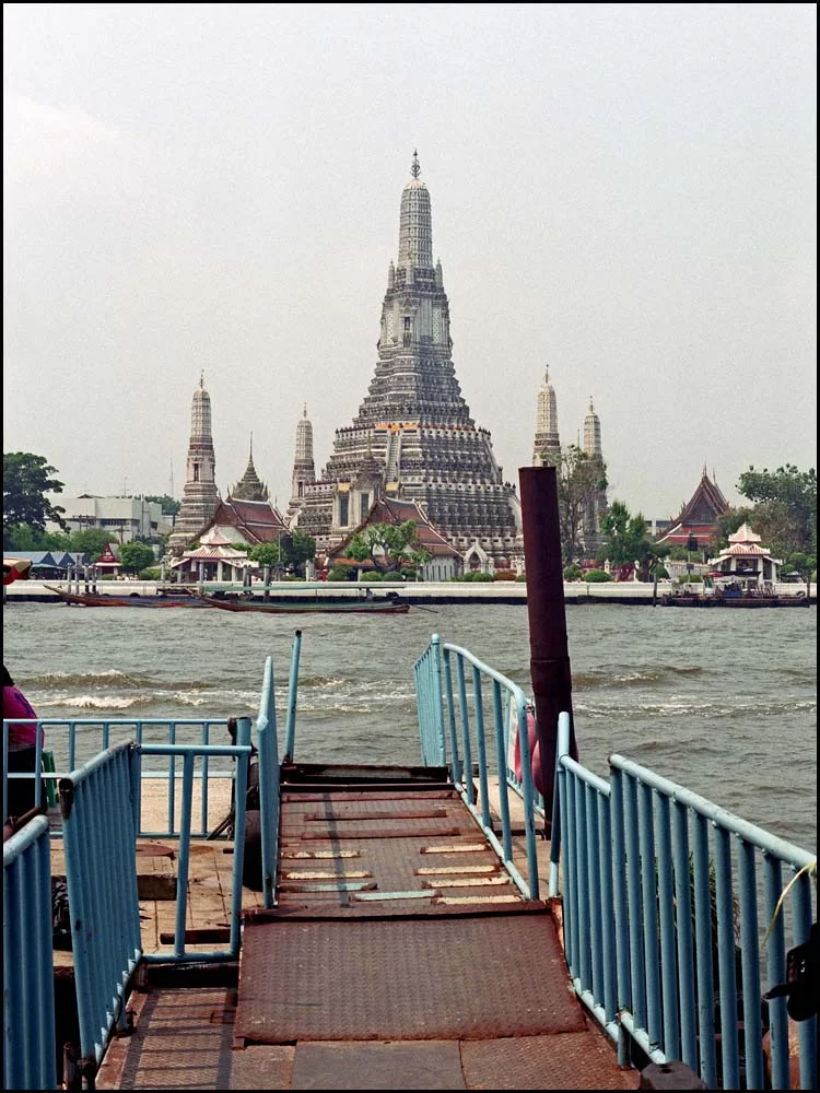 EOS30-34-32 Överfart till Wat Arun.webp