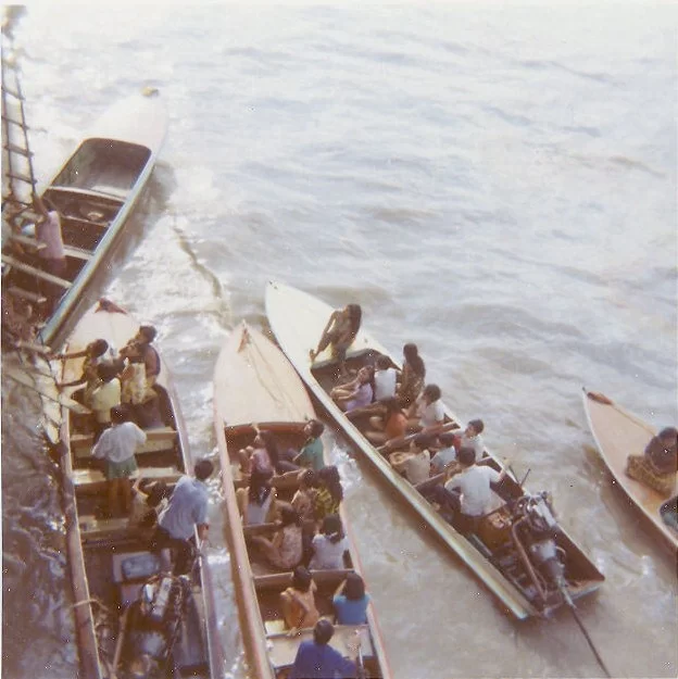 Friendly locals kho si Chang.webp