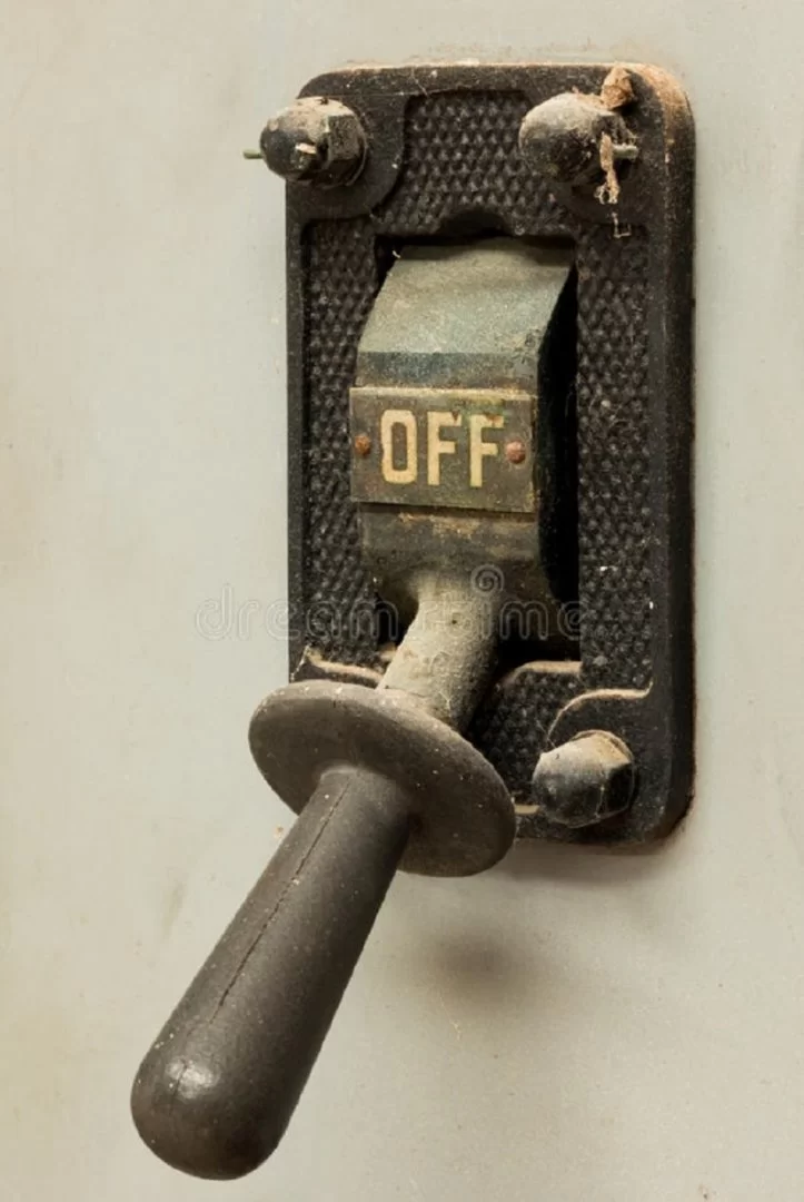 gammalt-av-strömbrytaren-49074136.webp