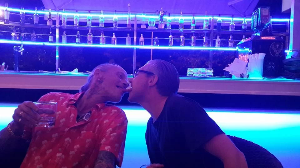 Glömde han tjejen.webp