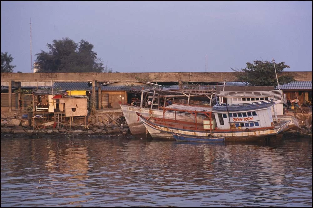 Hamnen i Ban Phe 2.webp