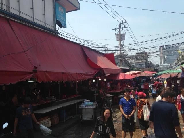 khlong-toey-market.webp
