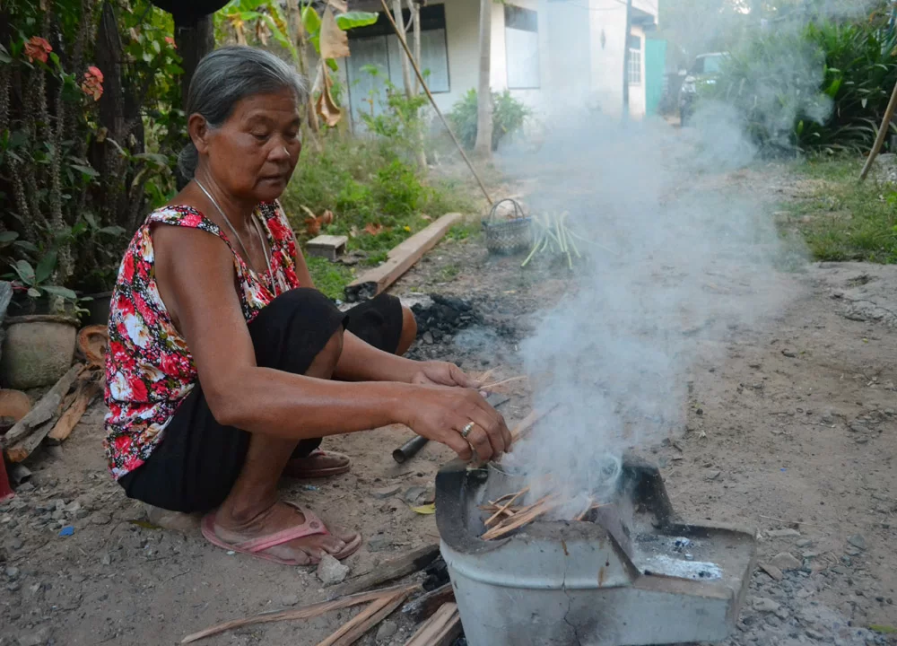 living-in-thailand-isaan-buriram-nang-rong-yai-thip-cooking.webp