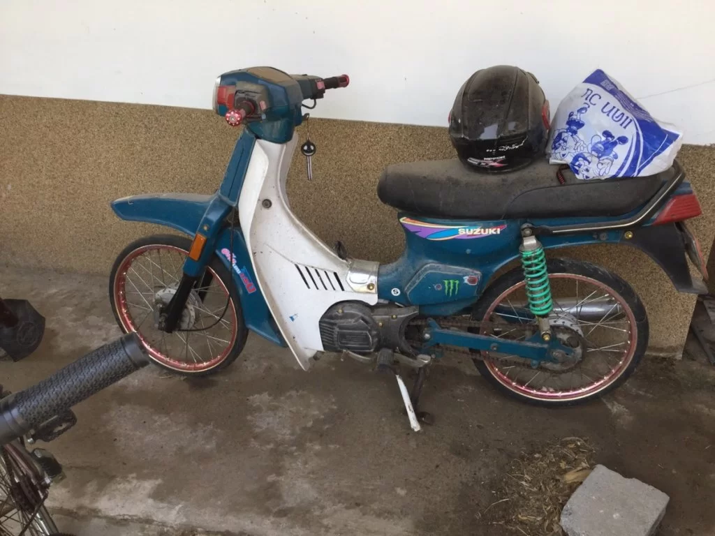 Moped suckisucki.webp