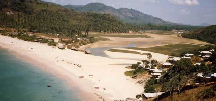 Nai-Harn-Beach-Phuket-1984.webp
