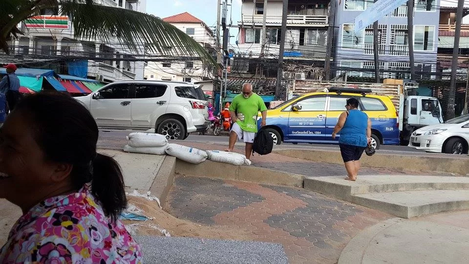 Pratumnak main street.webp