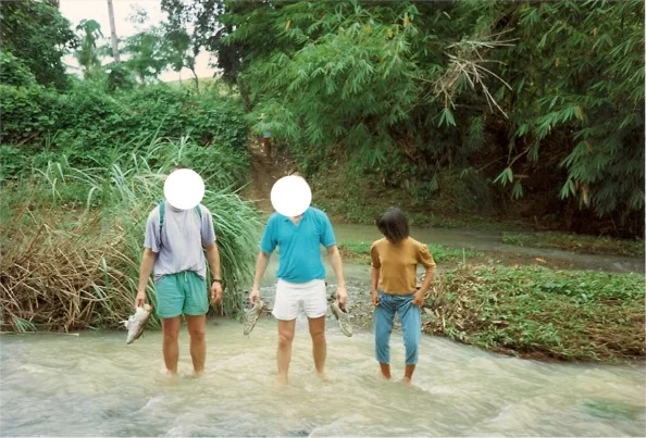 syrran tar oss till byn.webp