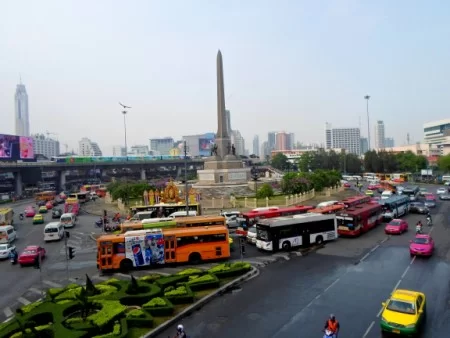 victory-monument-Bangkok.webp