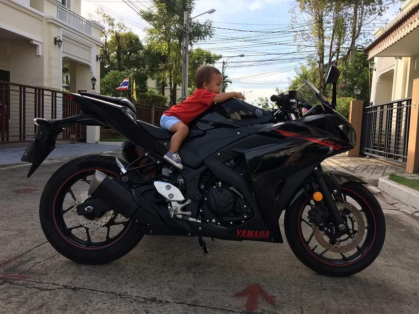 Yamaha R3 Raven.webp